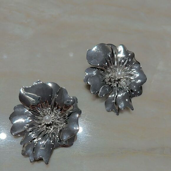Anthropologie Jewelry - bohemian flower stud earrings A373